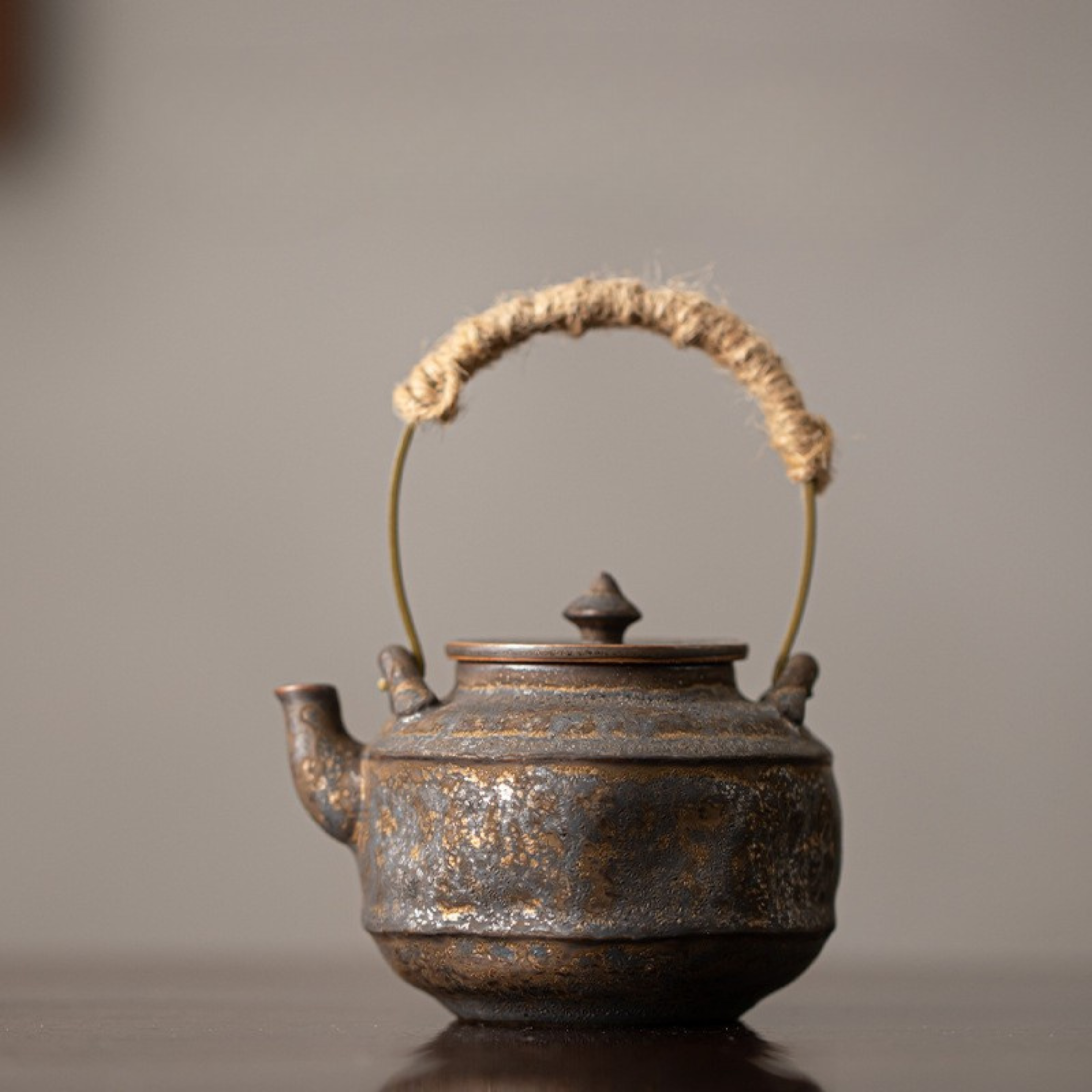 Théière Japonaise en Fonte Antique 180 ml – Bouilloire Artisanale avec Anse Haute