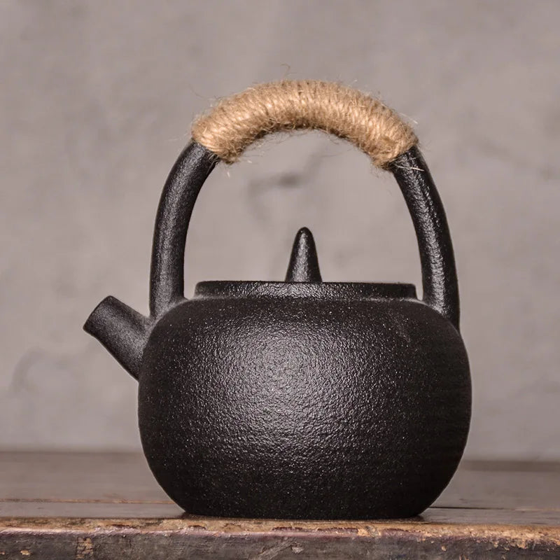 Théière Japonaise en Céramique Noire – Bouilloire Artisanale